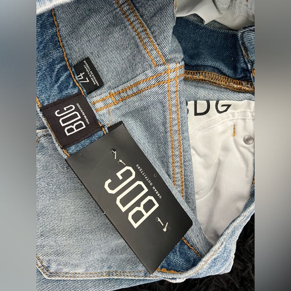 BDG Highrise Mom Jeans - Picture 6 of 7